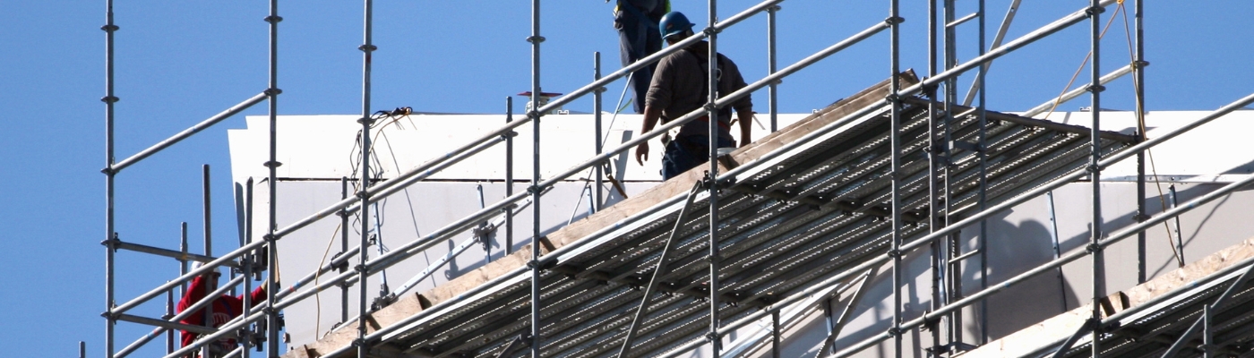 How Scaffolders Help Keep Roofing Projects Safe and Efficient